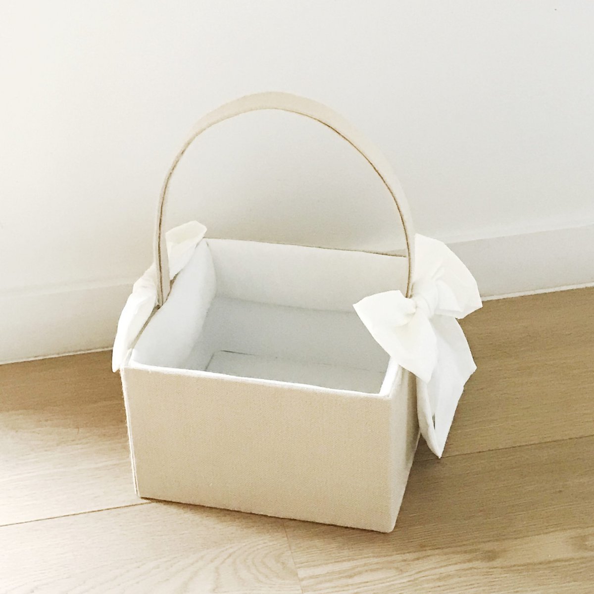Linen diaper basket with bows 23x23cm